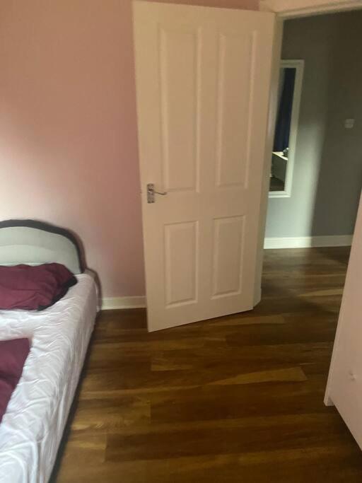 Lovely 2 Bedroom With Private Garden EDI Kültér fotó